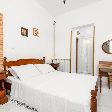 Apartment With A Parking Space - 19088 Rovinj