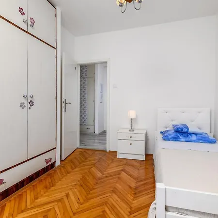 Apartment With A Parking Space - 19088 *