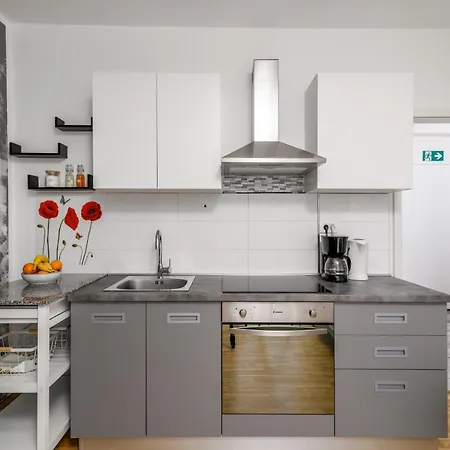 Apartment With A Parking Space - 19088 Rovinj